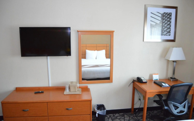 Quality Inn Coralville - Iowa River Landing