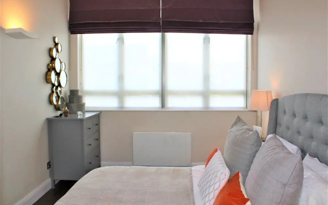 One Bed Penthouse Apartment in City Road