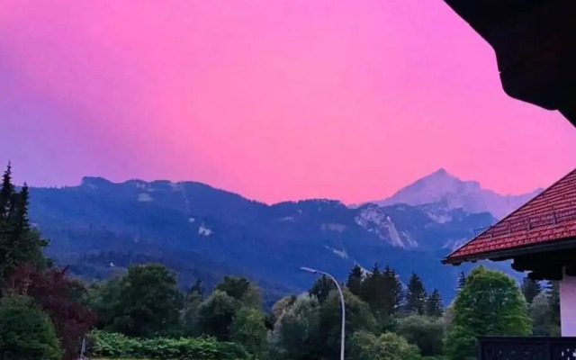 Valley Station Modern Retreat