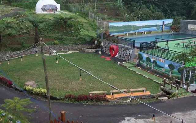 Tiris Pisan Village by Lorin