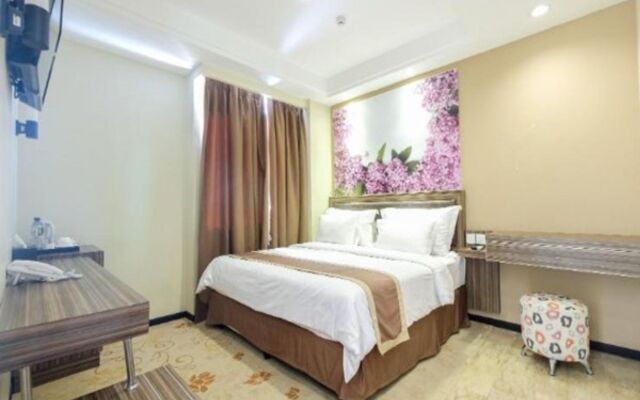 Travellers Hotel Phinisi