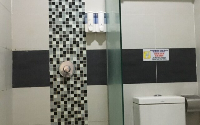 OYO 89856 MF Hotel