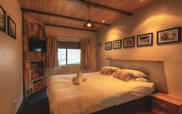 Lantern 1 Bedroom Balcony Alpine Style