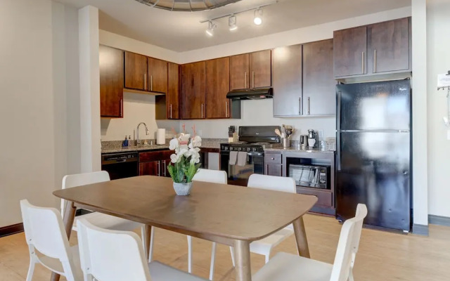 Milwaukee Beautiful Family 2BD 2BA Downtown Apartment