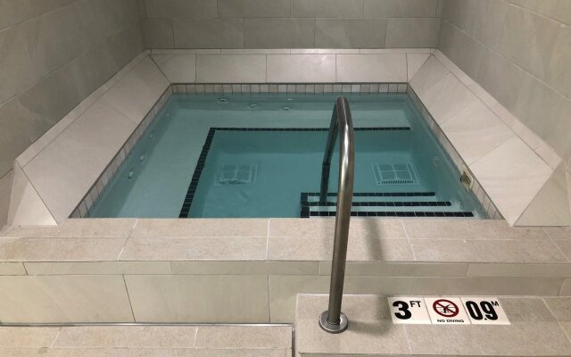 Holiday Inn Express Hotel & Suites Downtown Minneapolis by IHG