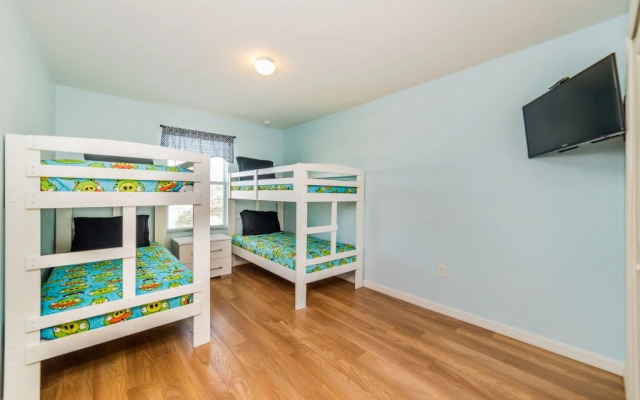 4 BR Crystal Cove Sleeps 10