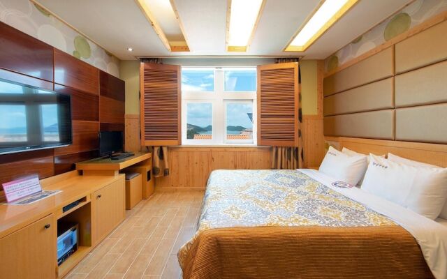 Yeosu King Pension Tel