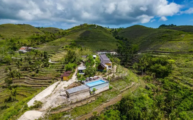 Pini Sentana Village