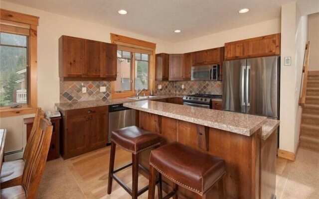 Private 3 Bedroom Townhome Located in East Keystone With Access to a Firepit, Hot Tub, and Billiards