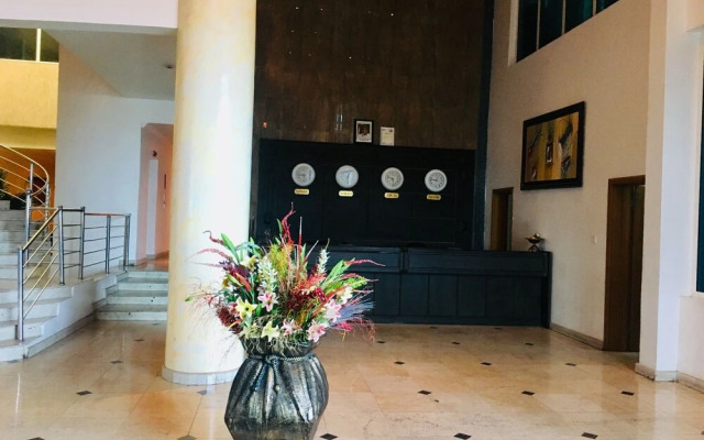 Peninsula Hotel & Towers