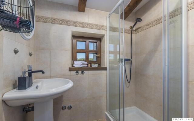 Rustica in Visnjan with 5 bedrooms and 1 bathrooms