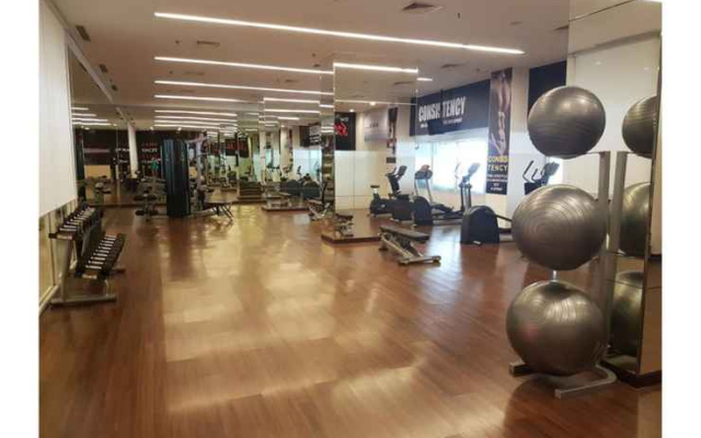 Studio Apartment next to Mall at Supermall Mansion By Travelio