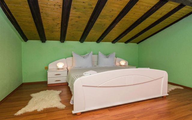 Amazing Home in Zadar With 7 Bedrooms, Wifi and Outdoor Swimming Pool