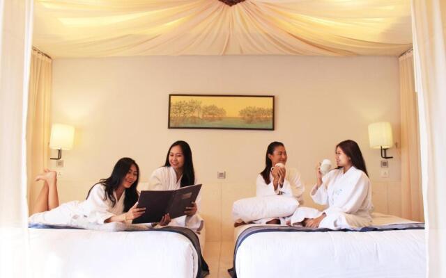 Suites by Watermark Hotel and Spa