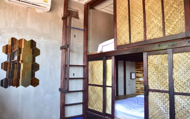 Mad Monkey Luang Prabang