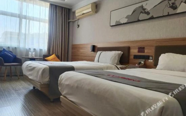 Junyi Collection Hotel (Luotian County Yishui Bund)