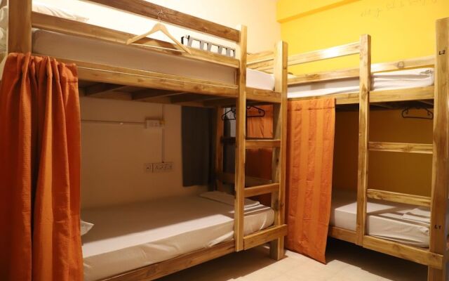 Hostel11 Elliot's Beach