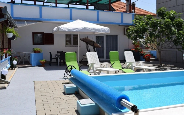 Den - With Pool - C3