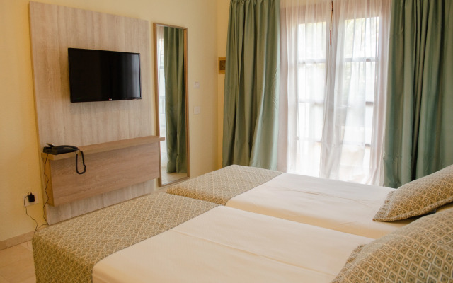 Klayman Olivina Aparthotel