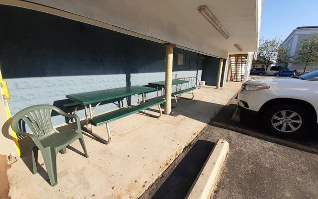 Atlantic Breeze Motel & Apartments