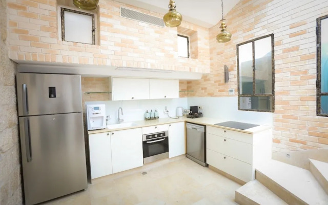 Western Wall Luxury House