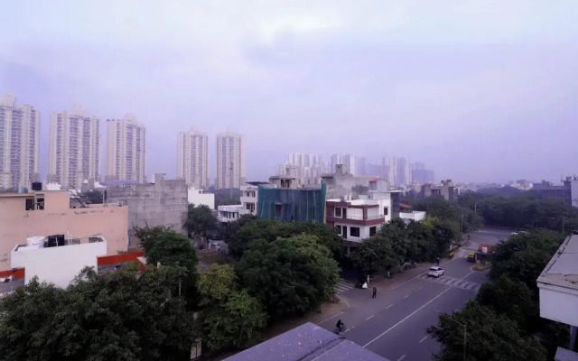 Hotel Noida Nest 105