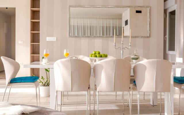 Luxury Villa White Velvet with Pool