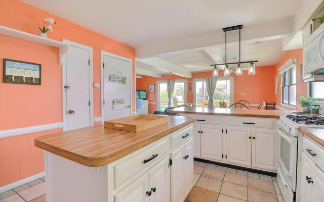 6129 Lady Jane Semi-Oceanfront