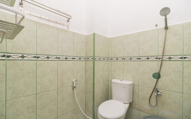 RedDoorz Syariah near Universitas Putra Indonesia Padang