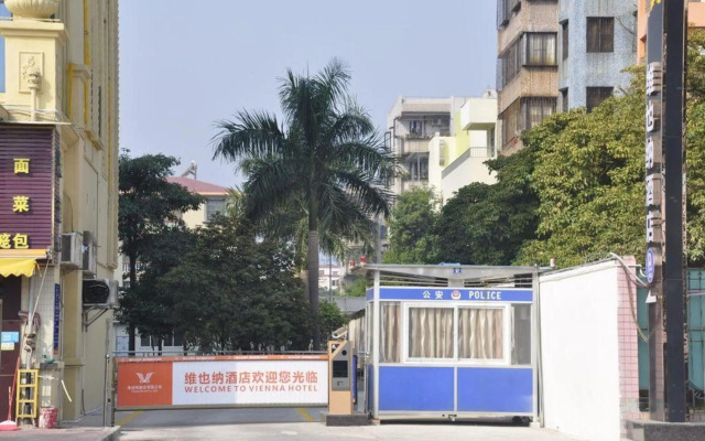 Vienna Hotel (Zhaoqing East Railway Station Dinghushan Scenic Area)