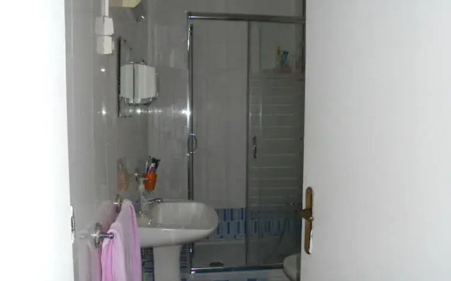 Crescent Rooms