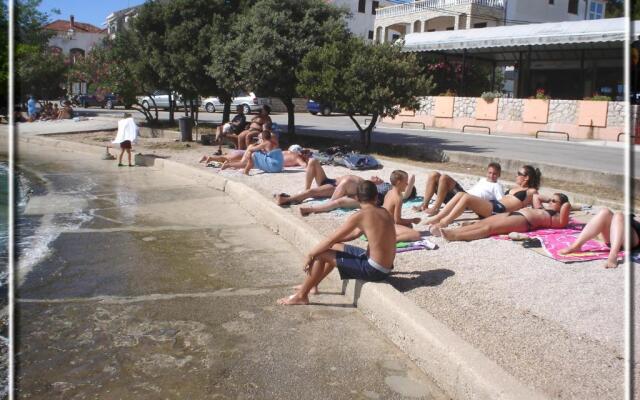 Apartment Yelena Rose West