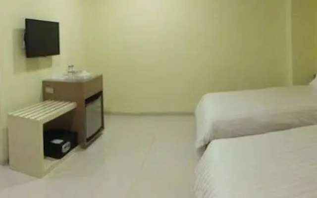 Studio Inn & Suites