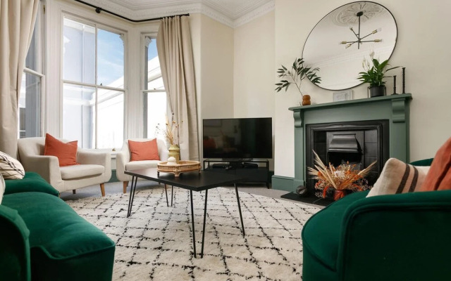Host Stay Sussex Place