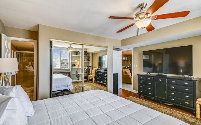 DP 202C Recently renovated 2 bedroom condo near Destin Harbor and amazing views by RedAwning