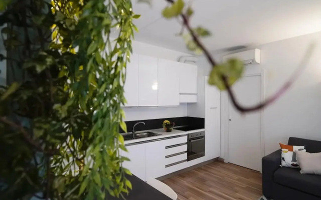 Modern Apt Next to M3 Metro, Milan