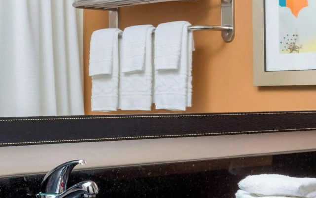 Fairfield Inn & Suites Victoria