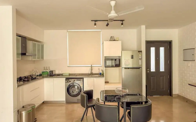 Modern 2BR w Pool Near Candolim and Coco Beach