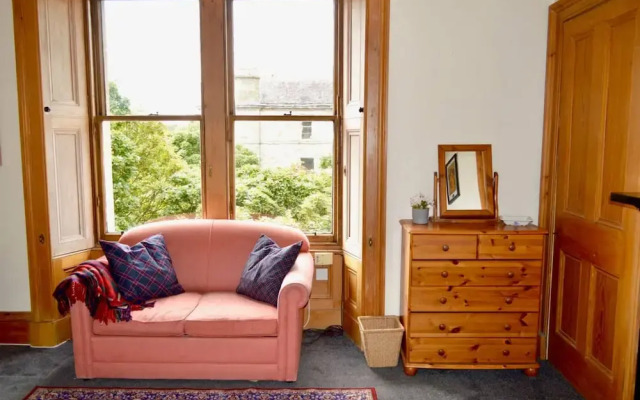 Charismatic 3 Bedroom Flat With Harry Potter Themes