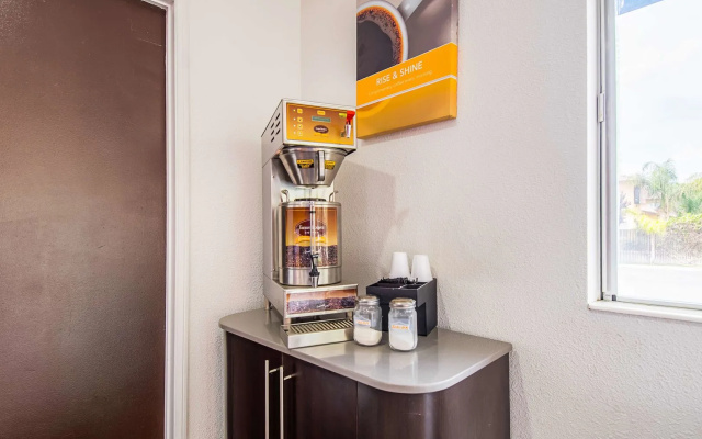 Motel 6 Bakersfield, CA - Airport