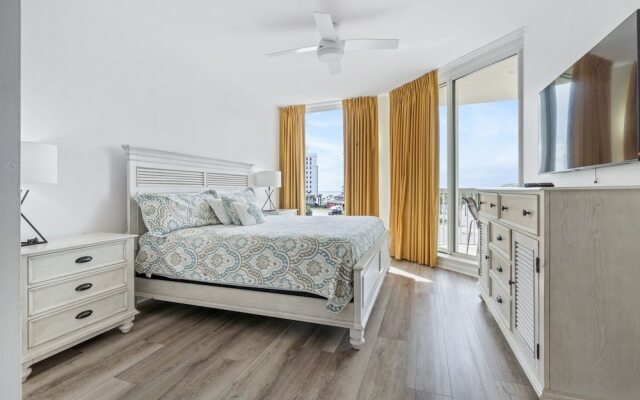 Picture Perfect 2 Bedroom Condo by RedAwning