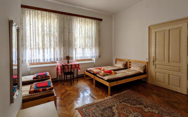 Gästehaus Honigberg next to the Fortified Church of Harman