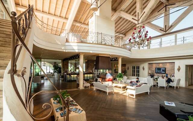 Creative Design House Golf & SPA