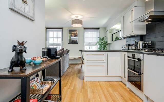 Beautiful Central Windsor Apartment