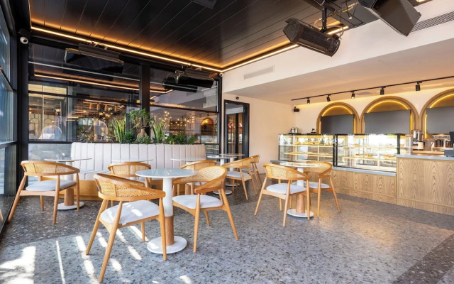 Premier Lounge Hotel