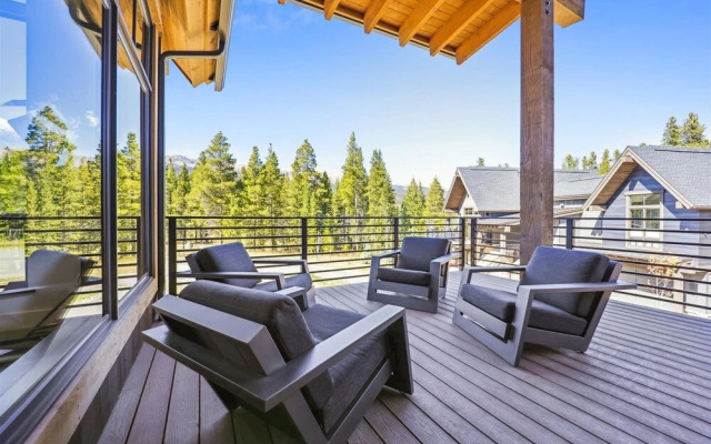 Outside The Bubble 4 Bedroom Home