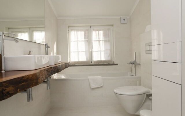 Cushy Apartment with garden in Estoril