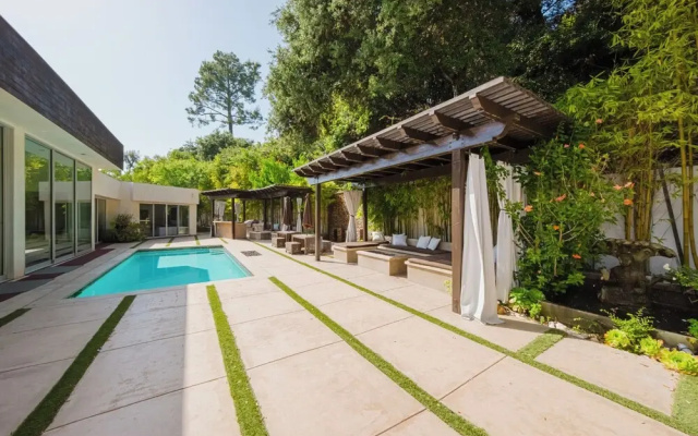 Zen Estate - Luxurious 5BR Beverly Hills Sanctuary With Pool & Canyon Views