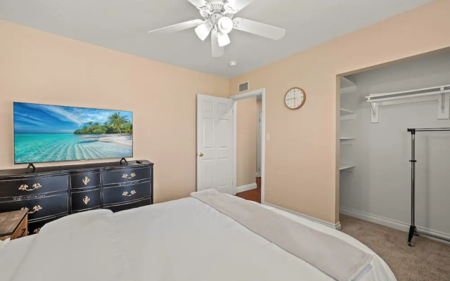 Private Room With Shared Bathroom