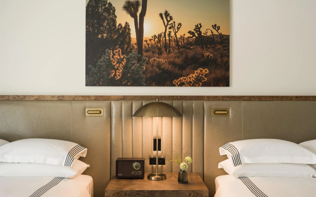 Thompson Palm Springs, by Hyatt